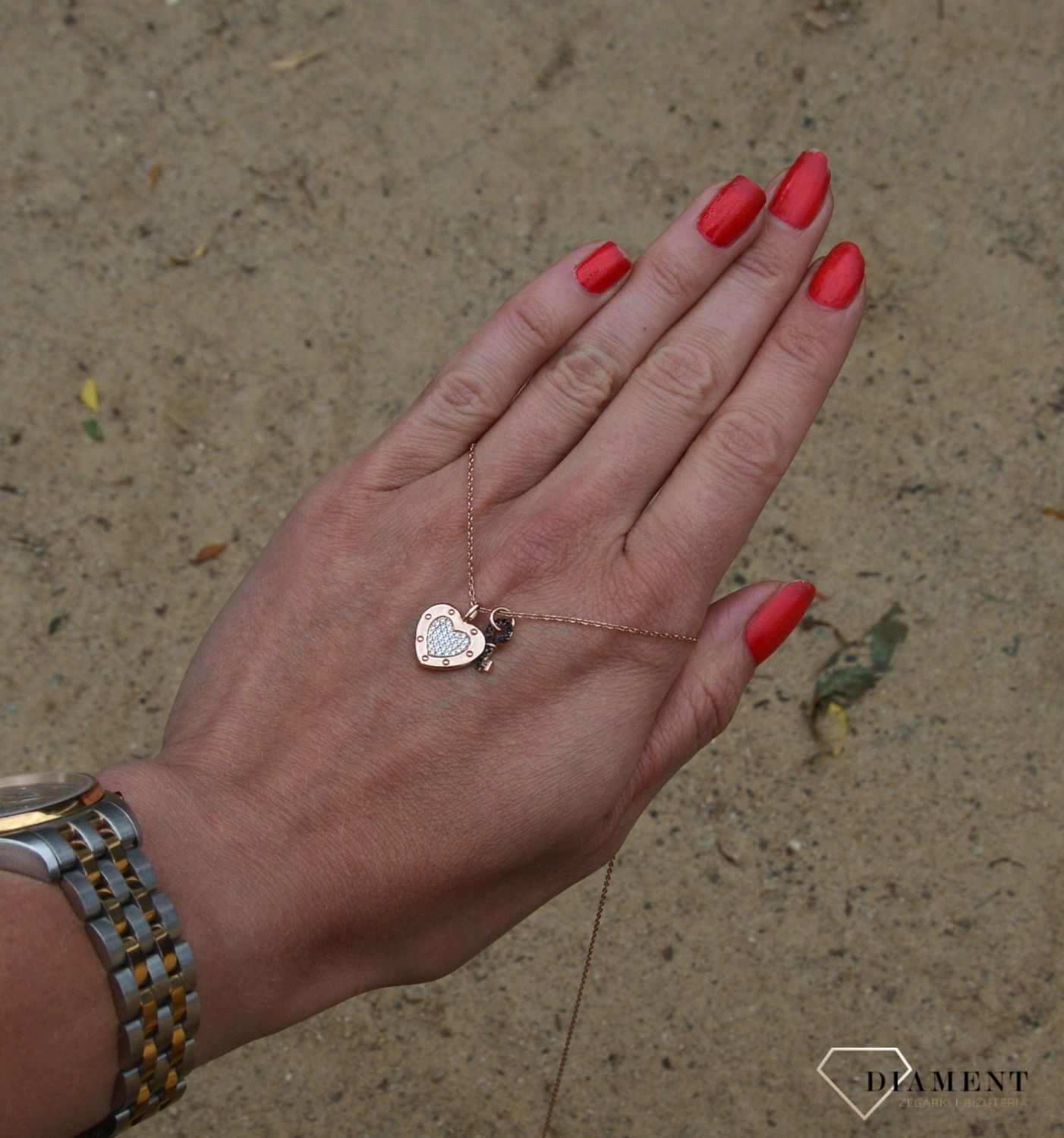 Celebrytka srebrna naszyjnik 'Serce z kłódką' Dall'Acqua ✓ Celebrytka w kształcie gwiazdki ozdobione czarnymi cyrkoniami, dodatkowym elementem są dwie czarne cyrkonie 11.jpg